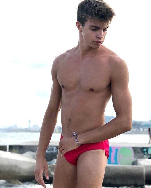 Amazing Young Swim Boys