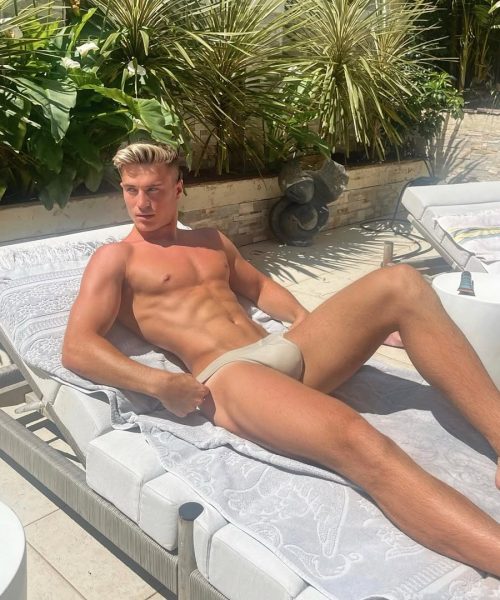 Shan.LG Showing His Hot Bulge